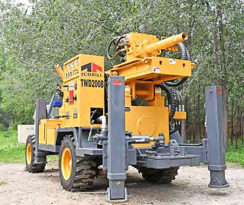سعر جيد جهاز حفر آبار المياه المثبت على المقطورة DTH Air & MUD 200m الانترنت